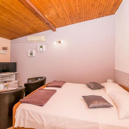Apartments And Room Zinka Vodice Luaran gambar