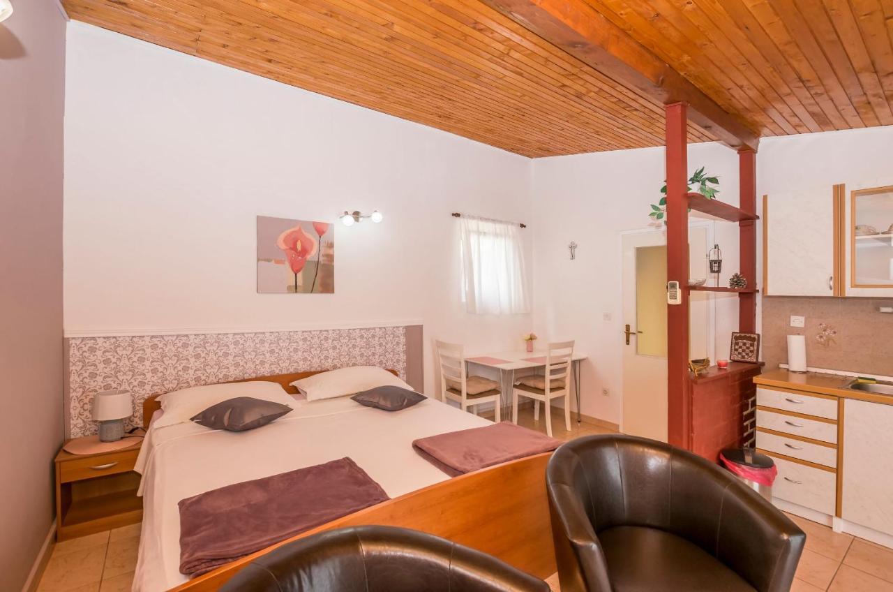 Apartments And Room Zinka Vodice Luaran gambar