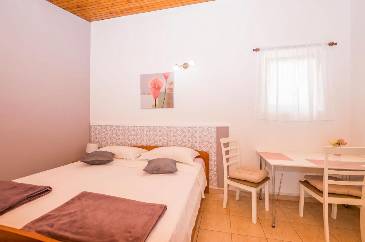 Apartments And Room Zinka Vodice Luaran gambar