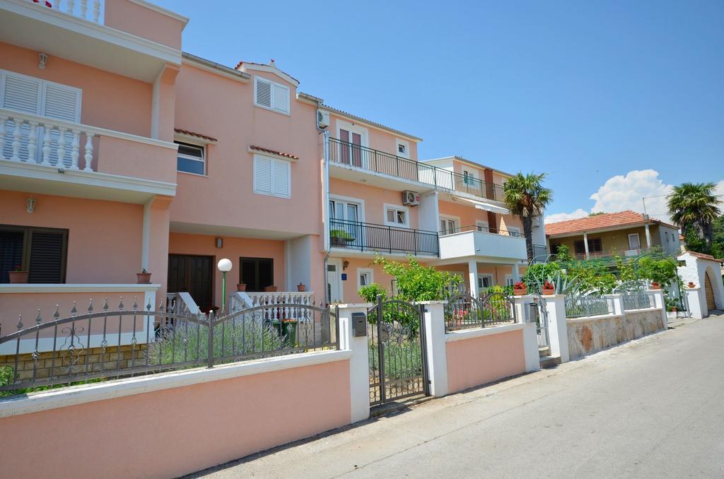 Apartments And Room Zinka Vodice Luaran gambar