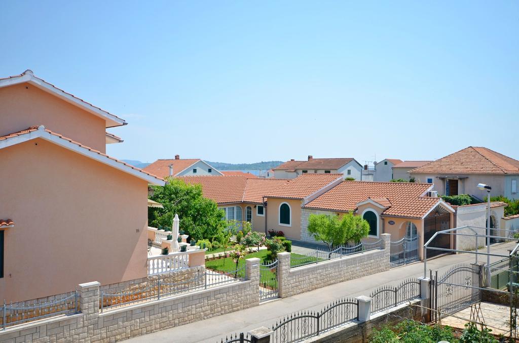 Apartments And Room Zinka Vodice Luaran gambar